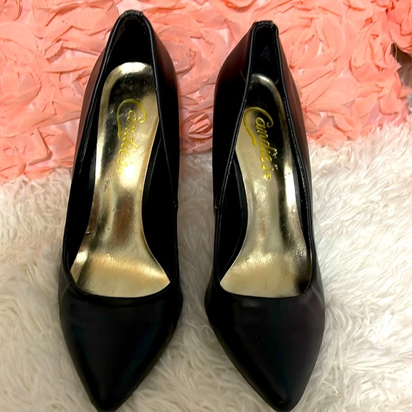 Candies 6 1/2 black pair of heels. - Picture 2 of 7